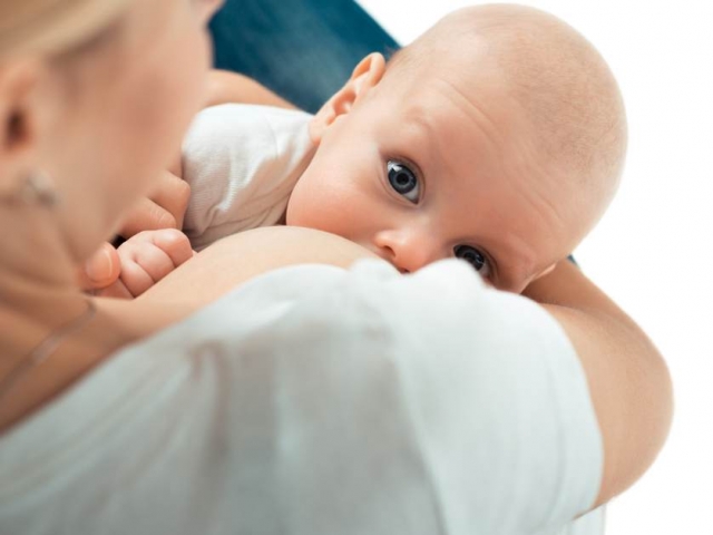 روش صحیح تغذیه نوزاد با شیر مادر